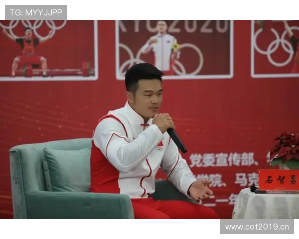 石智勇训练完直接拎走一麻袋蛋白粉,这哪是举重,分明是搬家 石智勇训练完直接拎走一麻袋蛋白粉,这哪是举重,分明是搬家
